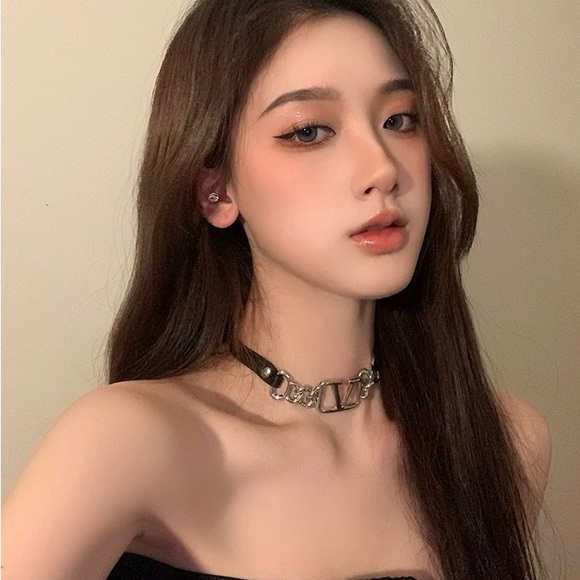 valentino 1nsp1red choker - Picture 2 of 3